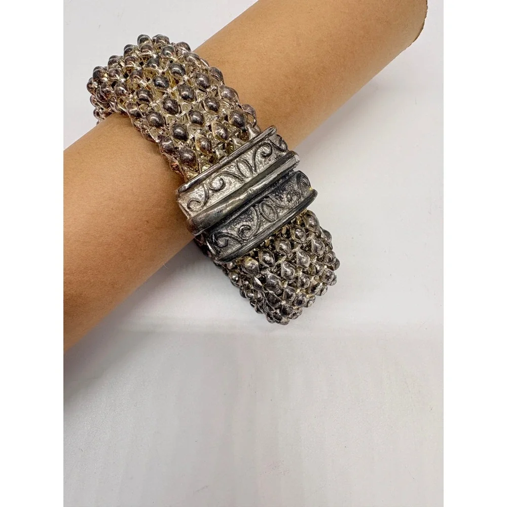 Geneva Quartz Watch Silver Tone Popcorn Mesh Magnetic Clasp Filigree Band Mens